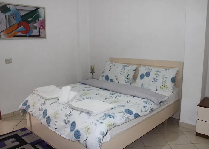 Bledi\'S Cozy Apartment In New Blvd